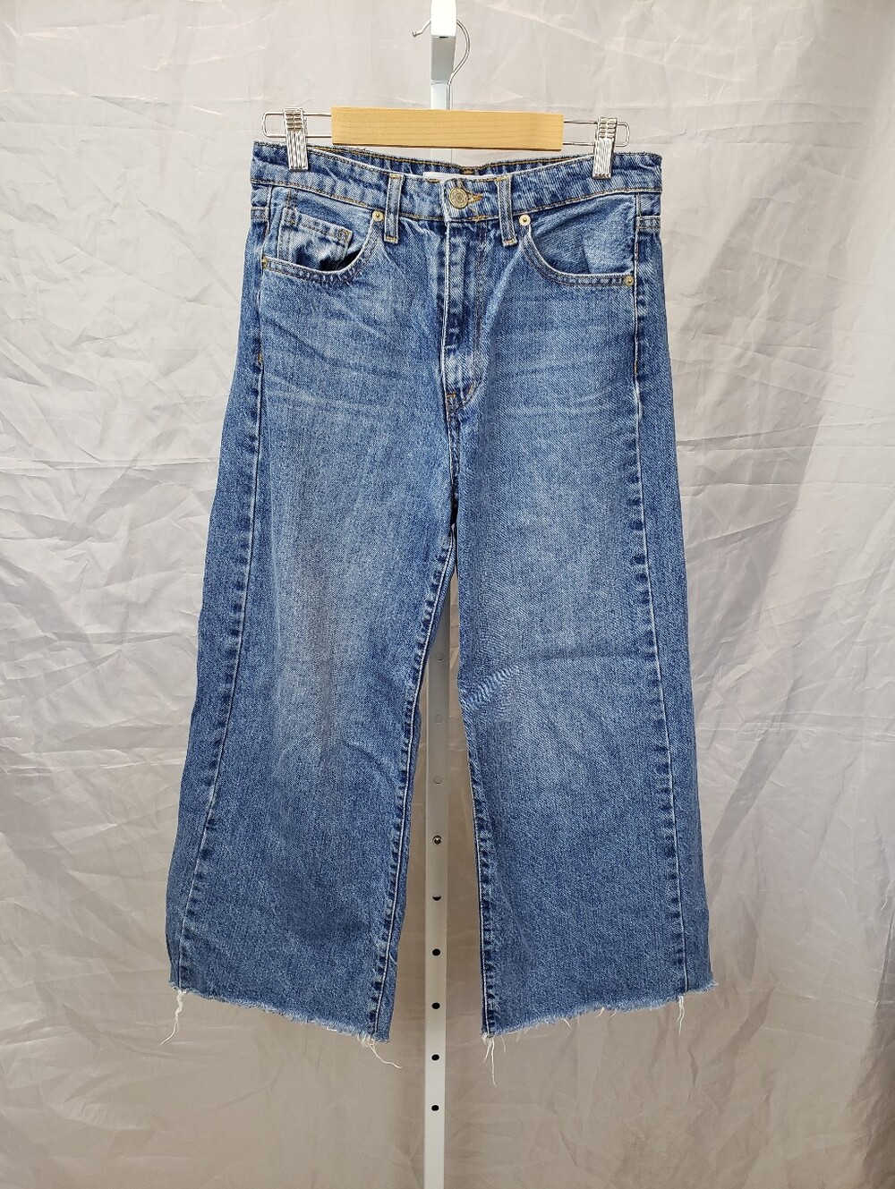 Stradivarius Medium Blue Denim Culotte Wide Leg Raw Hem Size 4